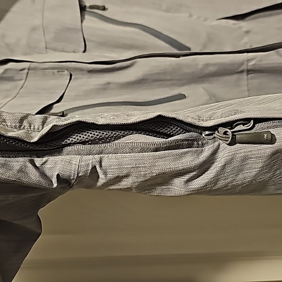 Helly Hansen ski/snowboarding jacket - Picture 3 of 9